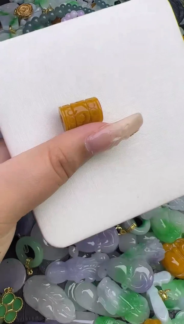 翡翠未镶嵌颈饰天然缅甸翡翠吊坠