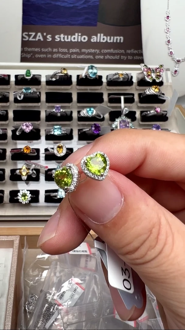 银S925镶嵌耳饰橄榄石阿吉2