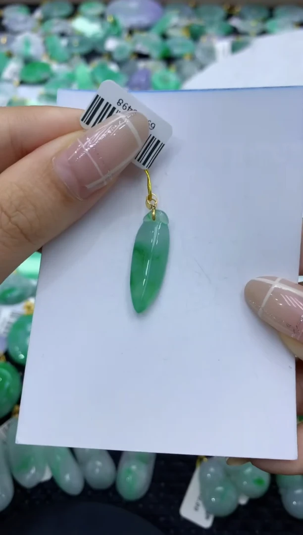 颈饰18K金镶嵌翡翠天然缅甸翡翠A货