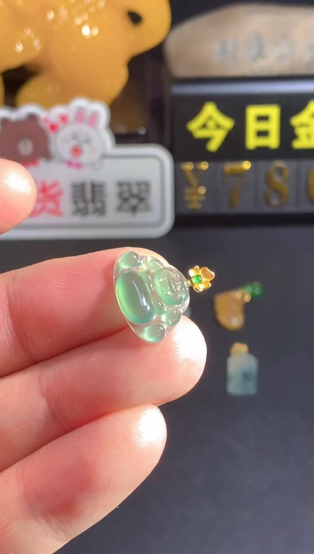 颈饰18K金镶嵌翡翠