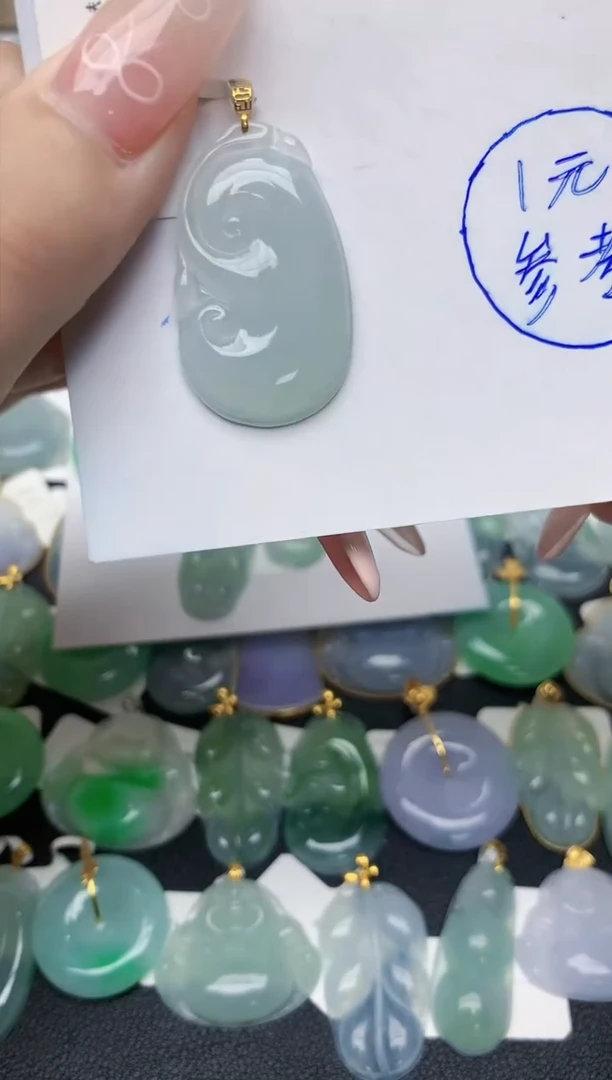 翡翠18K金镶嵌颈饰天然翡翠A货