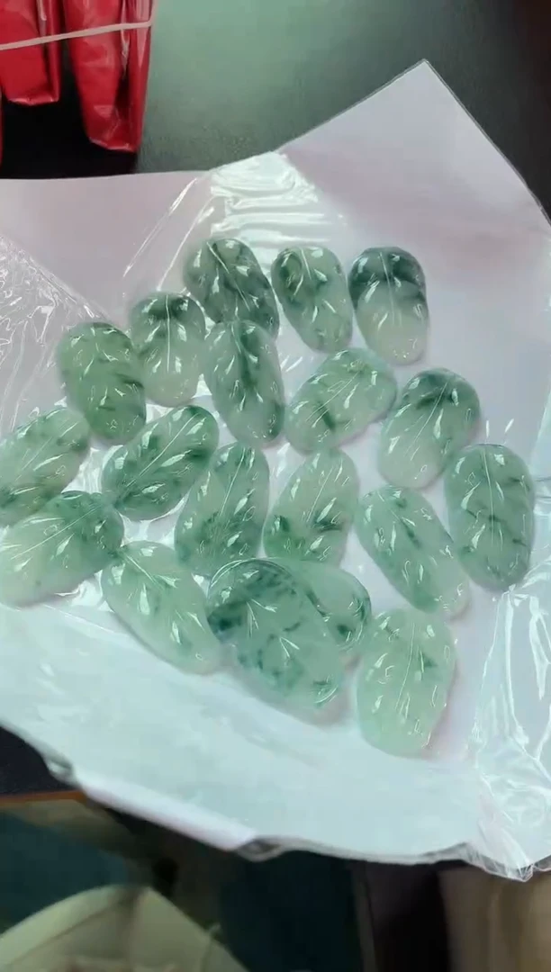 颈饰未镶嵌翡翠翡翠叶子多样性发一件