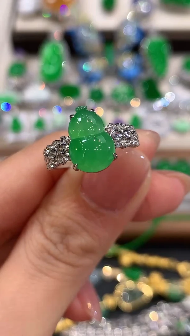 18K金镶嵌戒指翡翠q53