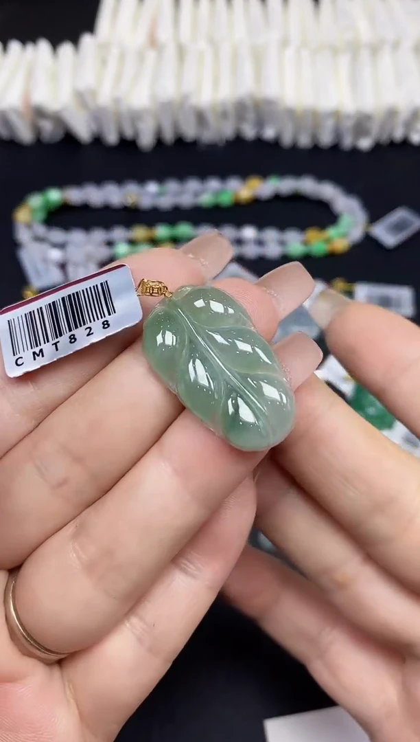吊坠(不含链)18K金镶嵌翡翠叶子18K金扣镶嵌@@CMT828
