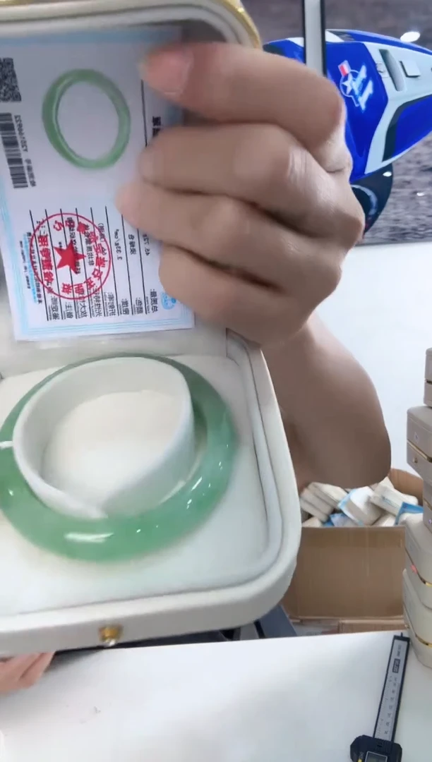 翡翠手镯未镶嵌141抖音质检仓鉴定发货，顺丰快递，售后有运费