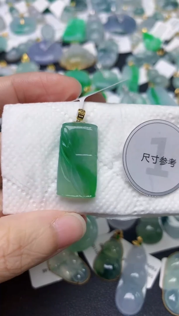 颈饰18K金镶嵌翡翠天然缅甸A货翡翠