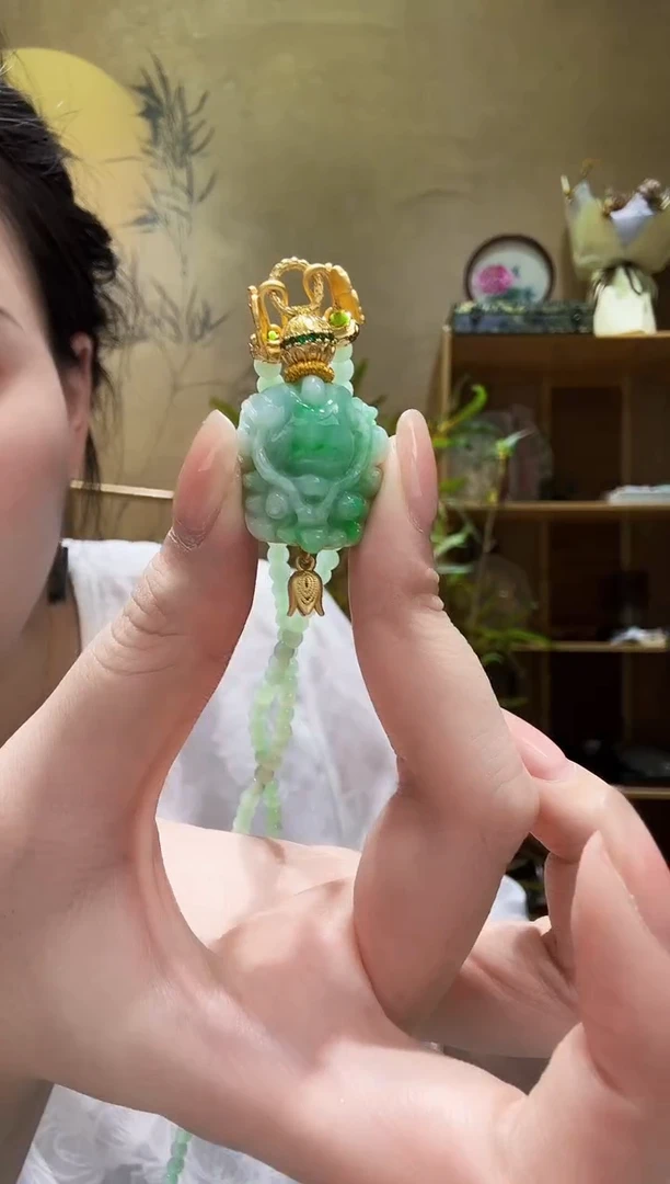 颈饰未镶嵌翡翠吊坠