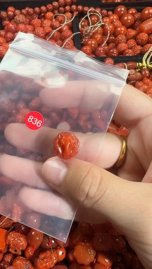 颈饰未镶嵌南红玛瑙1