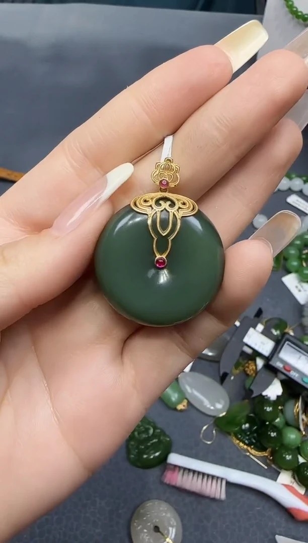 【闪购商品】和田玉挂件18K金镶嵌1