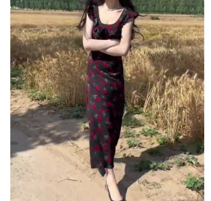 2025春季新款网红同款洋气气质韩版潮流连衣裙女美丽-v