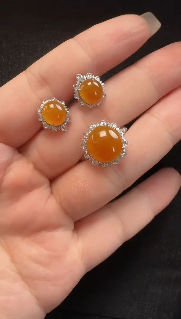 18K金镶嵌戒指翡翠532蛋面一套