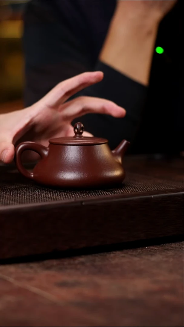 宜兴紫砂龙血砂石瓢