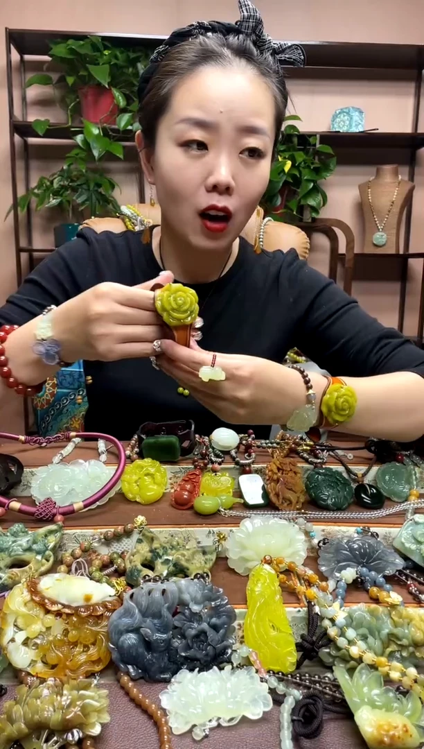 未镶嵌岫玉手牌多样性发货发其中之一