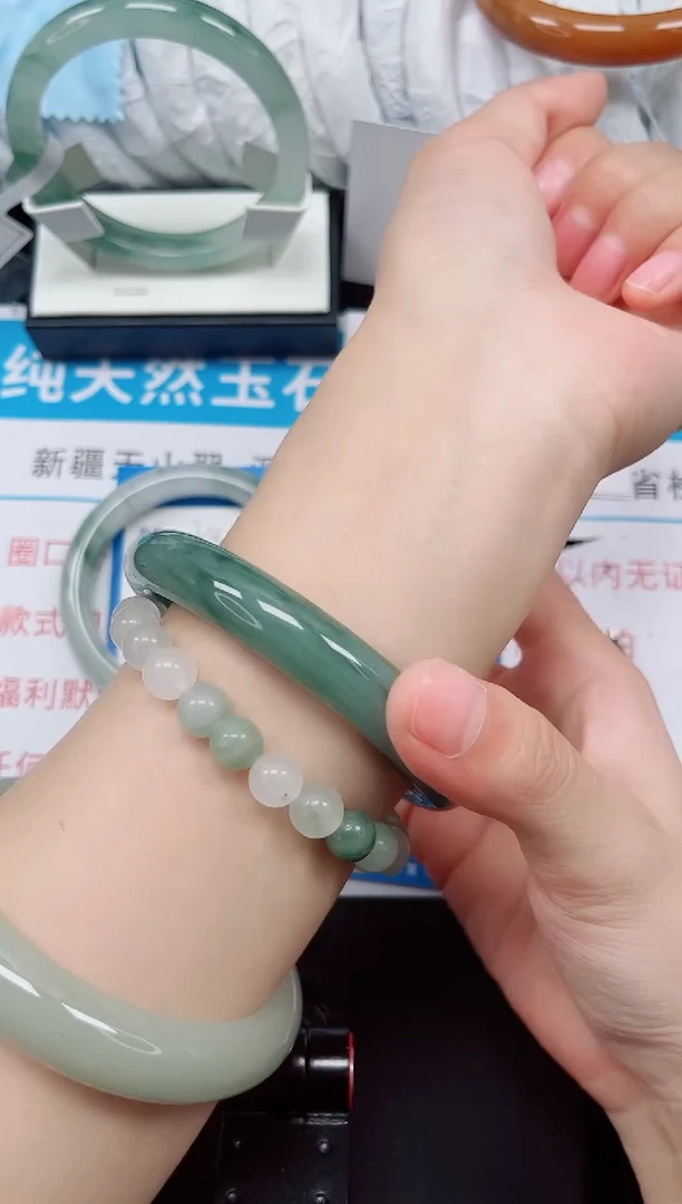 未镶嵌手镯石英质玉25-61/62