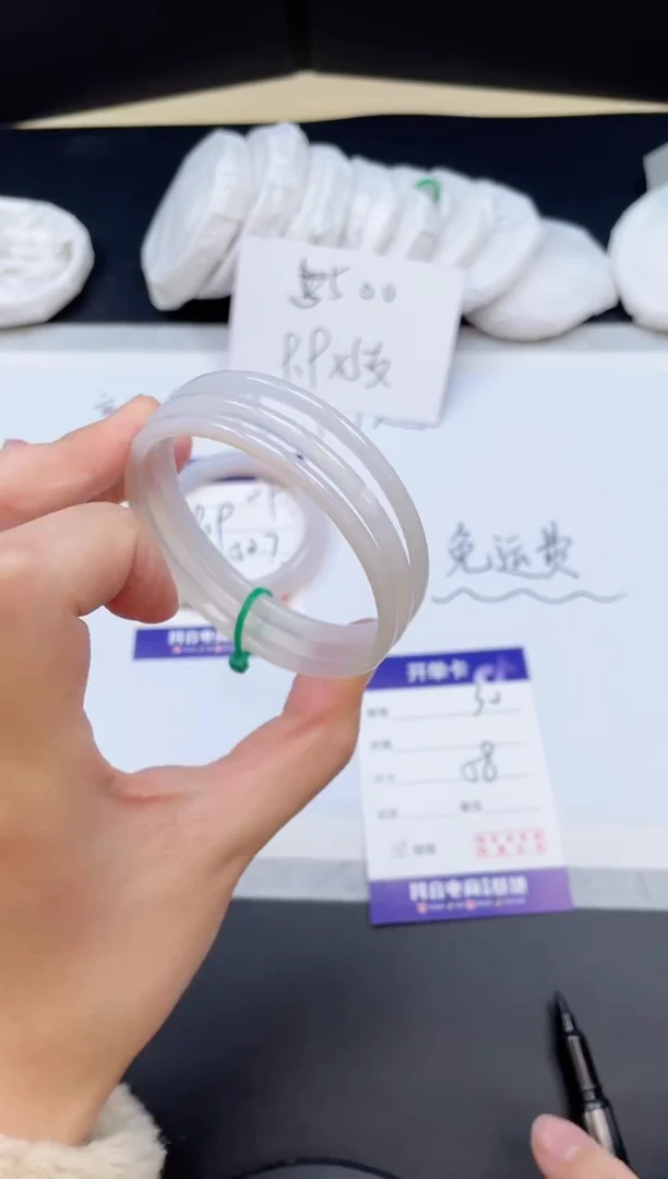 【闪购商品】石英质玉手镯未镶嵌30/58