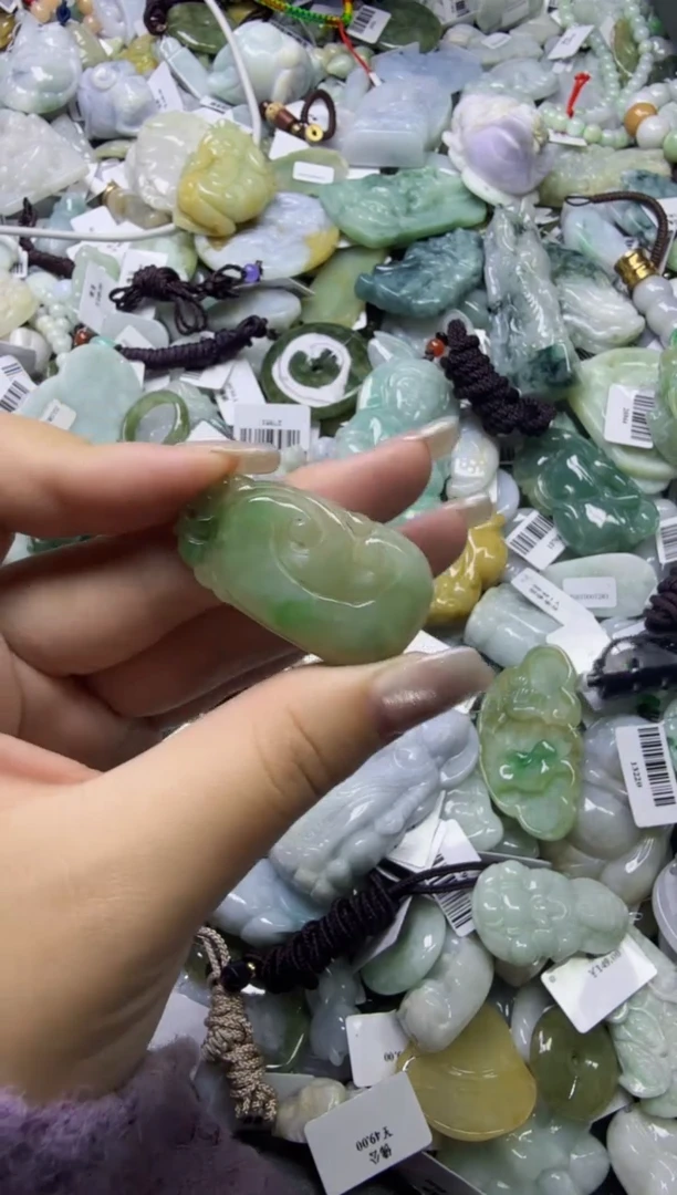 【闪购商品】翡翠颈饰未镶嵌00004469