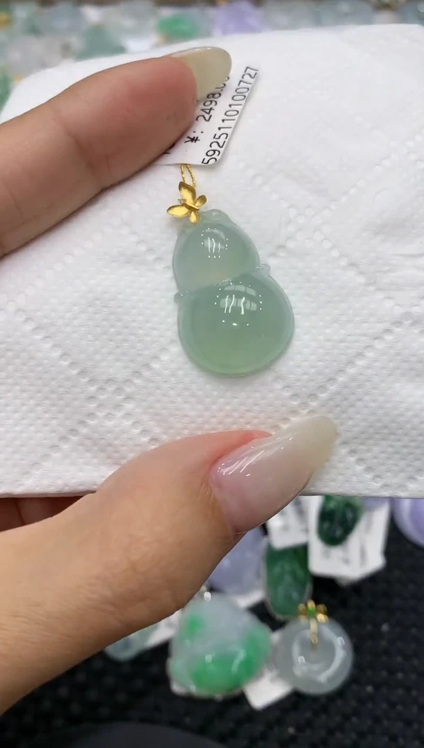 颈饰18K金镶嵌翡翠111111111111