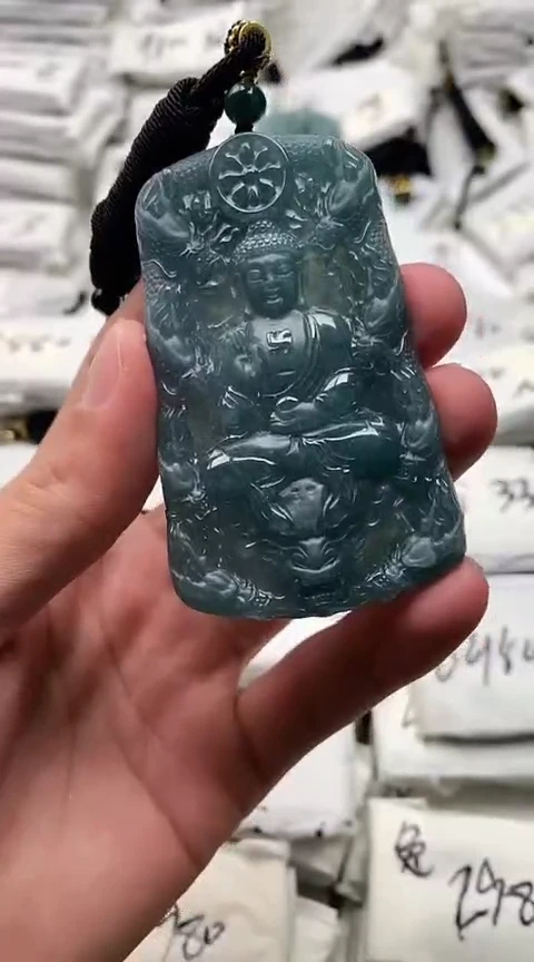 翡翠未镶嵌颈饰阿弥