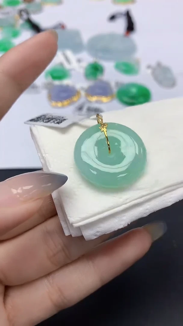 翡翠18K金镶嵌颈饰天然缅甸a货翡翠