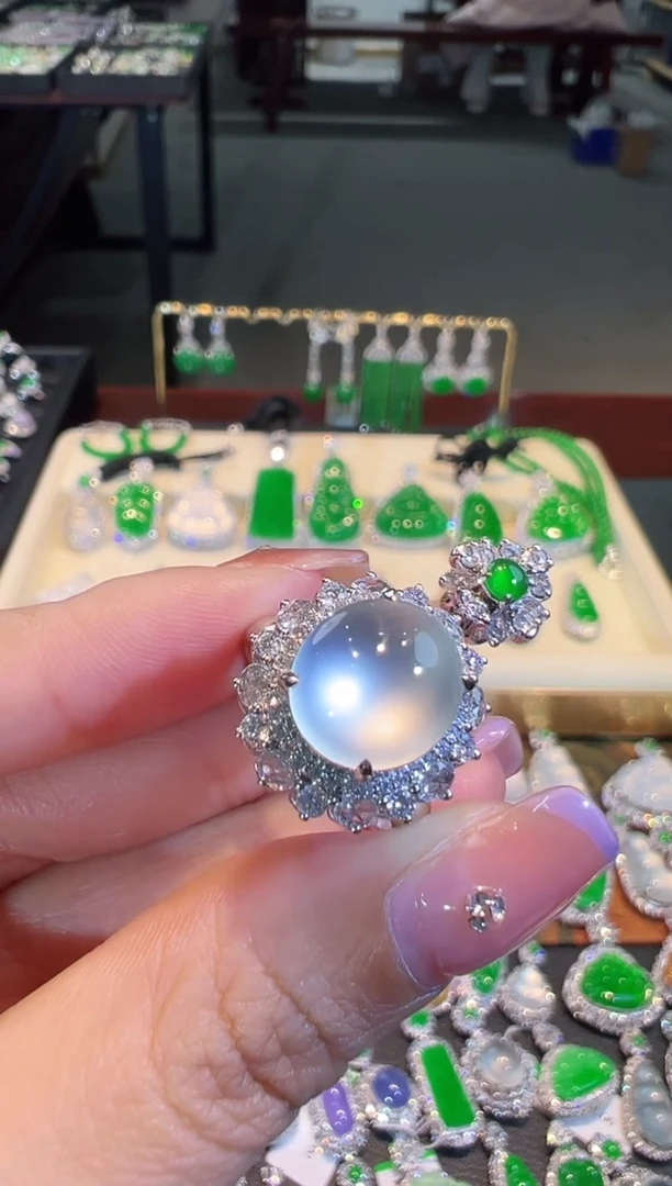 【闪购商品】翡翠耳饰18K金镶嵌玻璃种