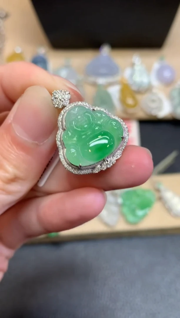 【闪购商品】翡翠颈饰18K金镶嵌佛公【无服务费】