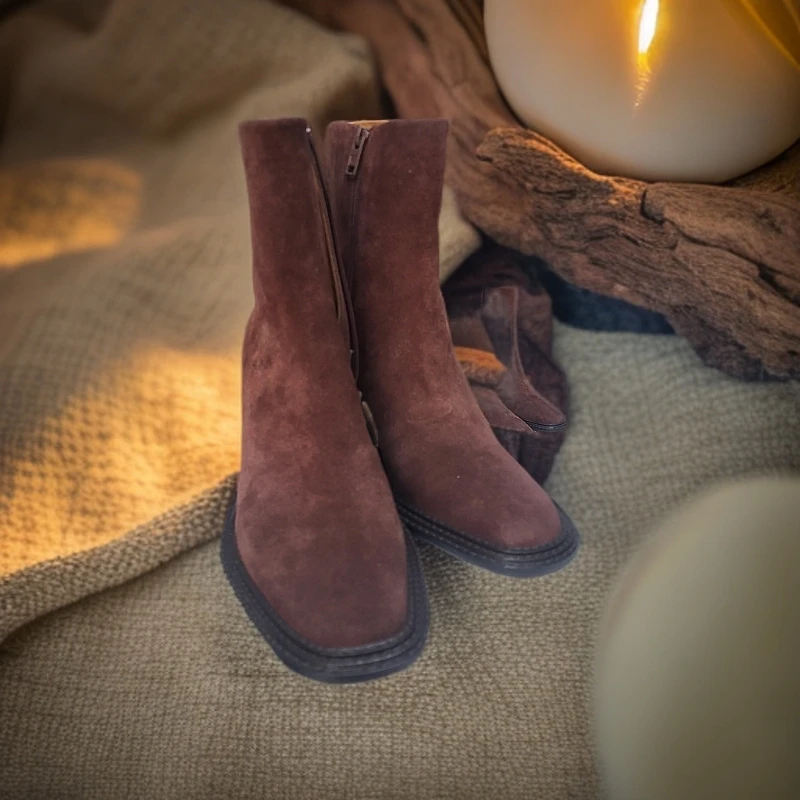 努努苏苏棕色秋冬平底复古筒靴时装靴马丁靴女靴中筒高筒时尚单靴