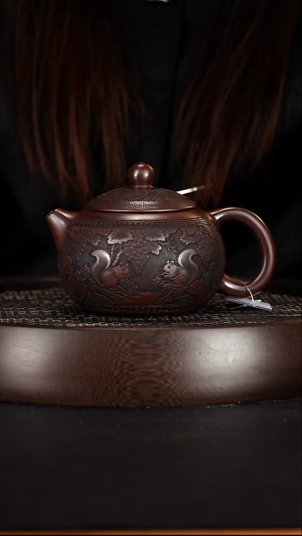 茶壶紫砂宜兴紫砂壶石红泥料松鼠葡萄西施300cc