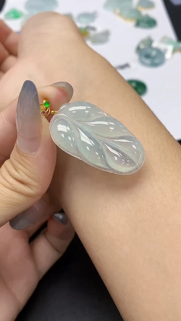 翡翠18K金镶嵌颈饰天然缅甸a货翡翠