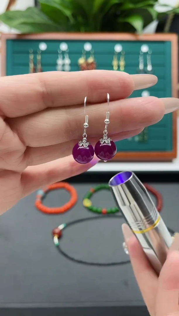 【闪购商品】玛瑙/玉髓耳饰银S925镶嵌162变色珠紫