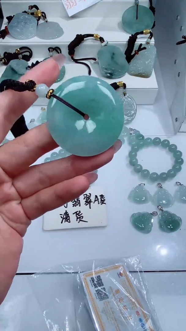 颈饰未镶嵌翡翠吊坠