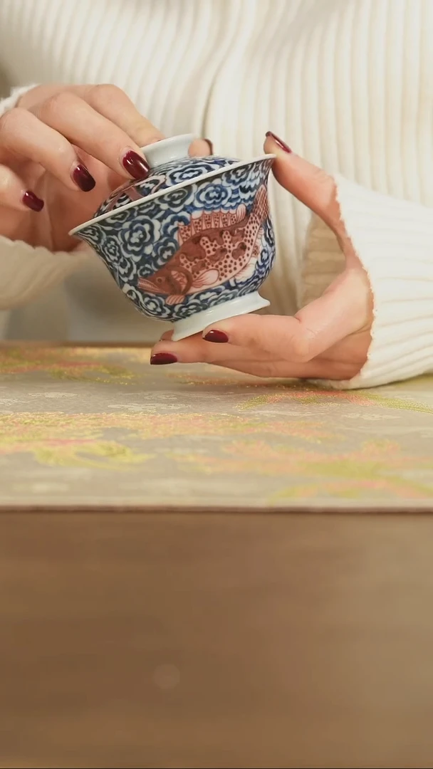 【闪购商品】景德镇手工青花釉里红鱼藻盖碗