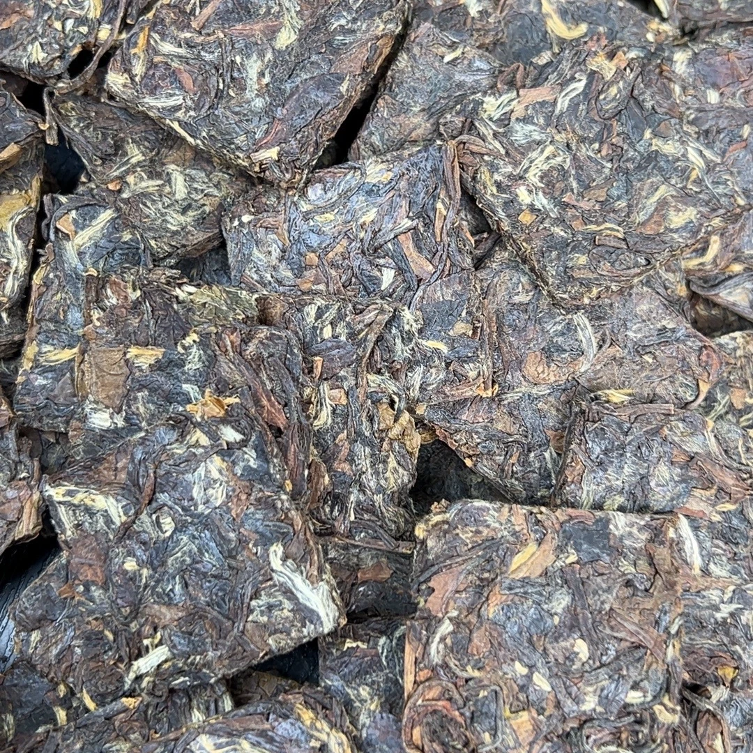 2010年高山寿眉饼干茶方便携带陈香蜜韵