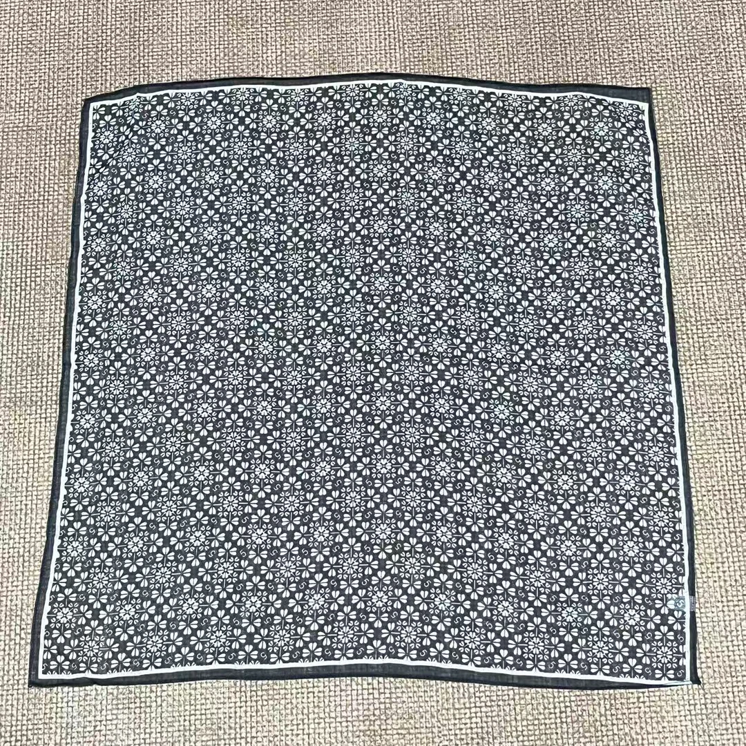 （三叶草）方格绸围巾65*65左右方巾