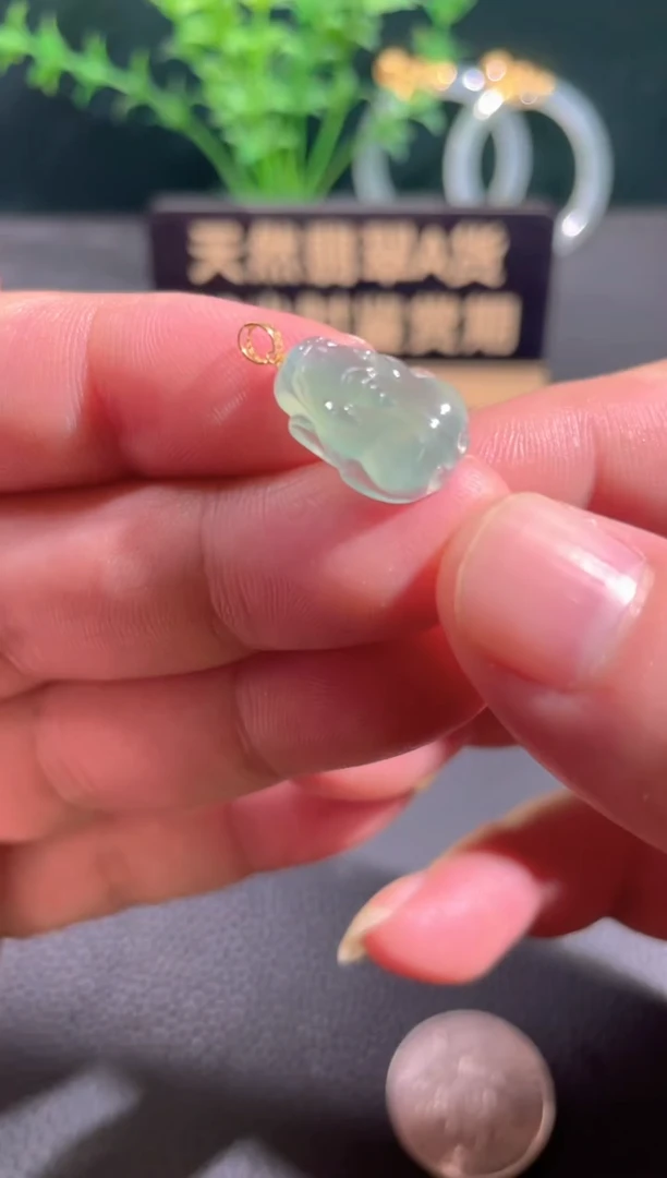 翡翠18K金镶嵌颈饰翡翠