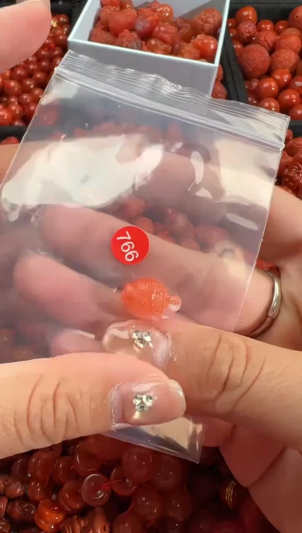 南红玛瑙未镶嵌颈饰1