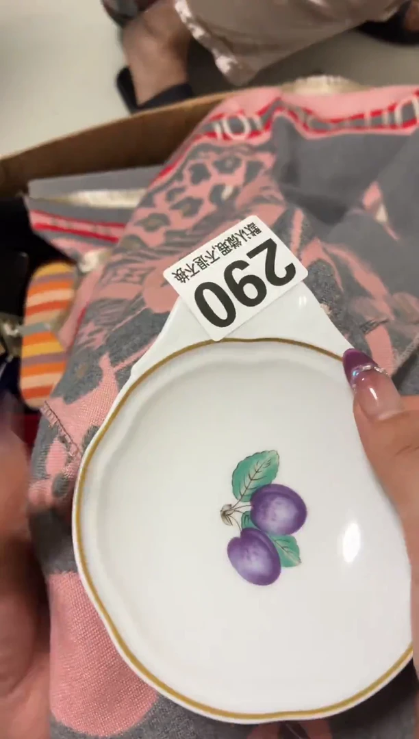 瓷片K***?好漂亮的东西快来带走吧