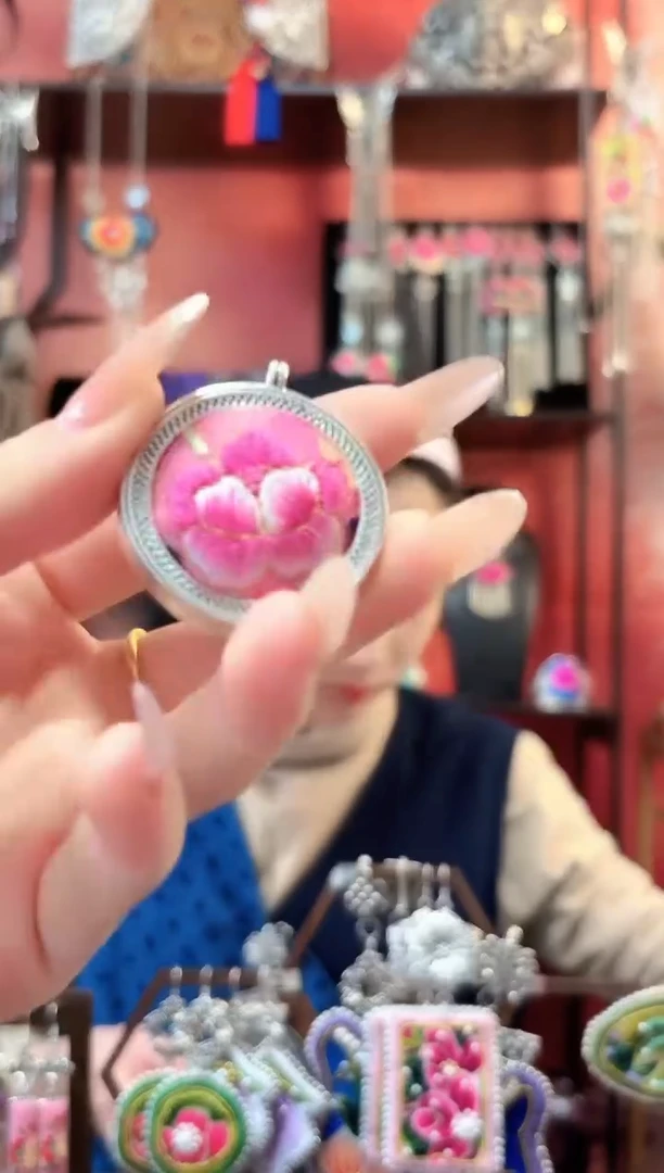 织绣云织谣民族风精美饰品   67