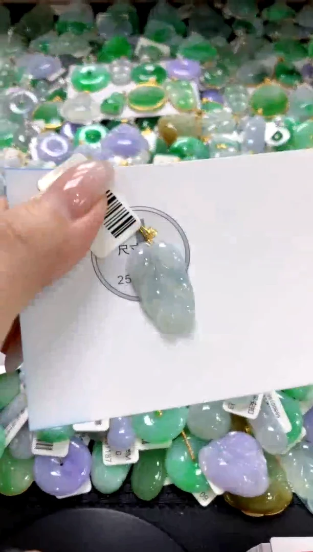 翡翠18K金镶嵌颈饰1111111111111111