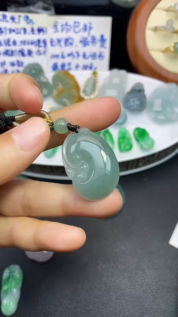 颈饰未镶嵌翡翠吊坠