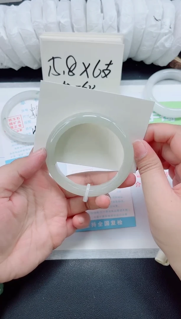 石英质玉手镯未镶嵌b127--圈口60.1