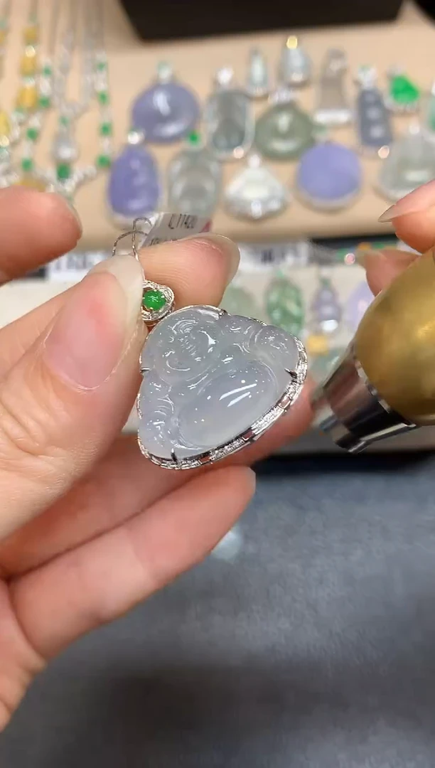 颈饰18K金镶嵌翡翠佛公【无服务费