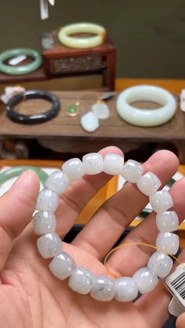 未镶嵌手串和田玉卡12新疆黑山 极限弧