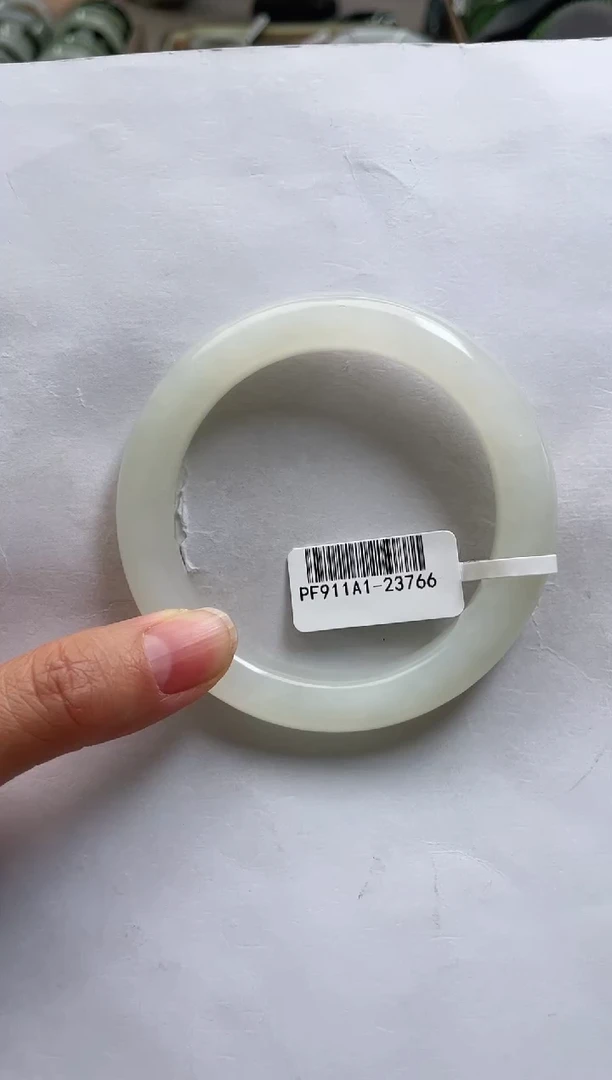 【闪购商品】和田玉手镯未镶嵌56+圈口