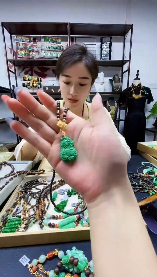 颈饰未镶嵌翡翠吊坠