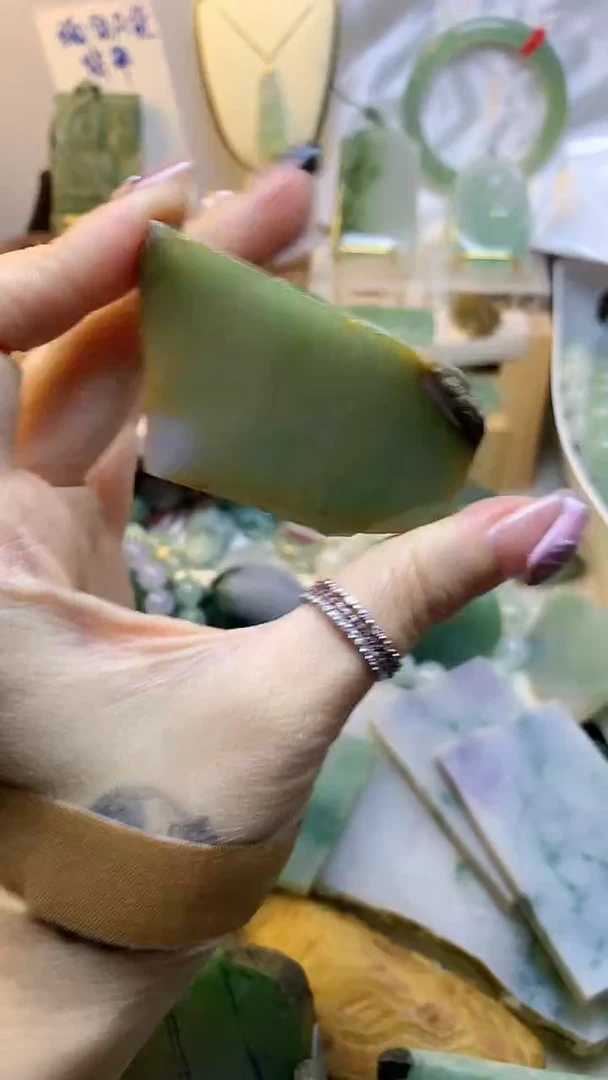 未镶嵌挂件翡翠缅甸A货翡翠,没有运费险,有纹有裂