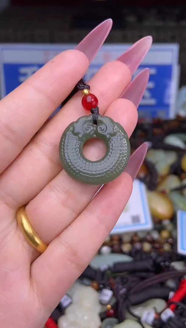 和田玉未镶嵌颈饰1