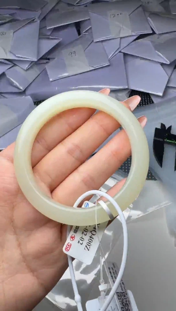 颈饰未镶嵌和田玉手镯