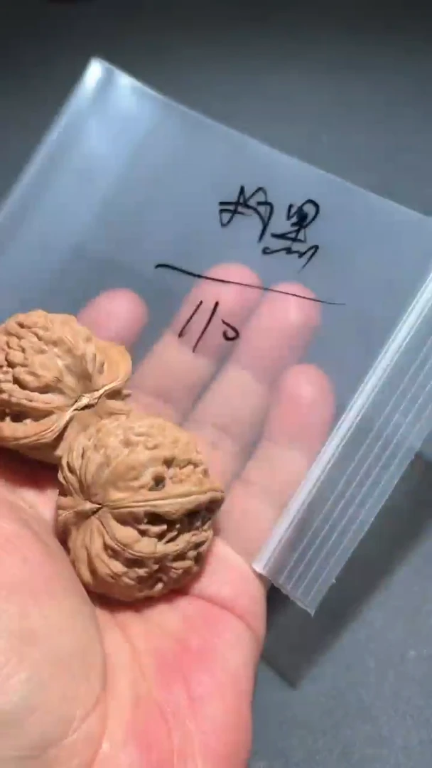 【闪购商品】文玩核桃吊坠白狮子