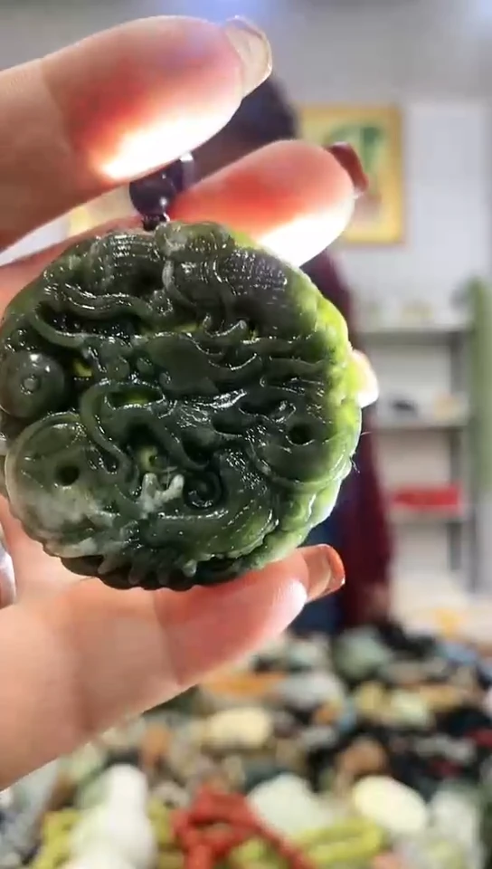 未镶嵌岫玉挂件