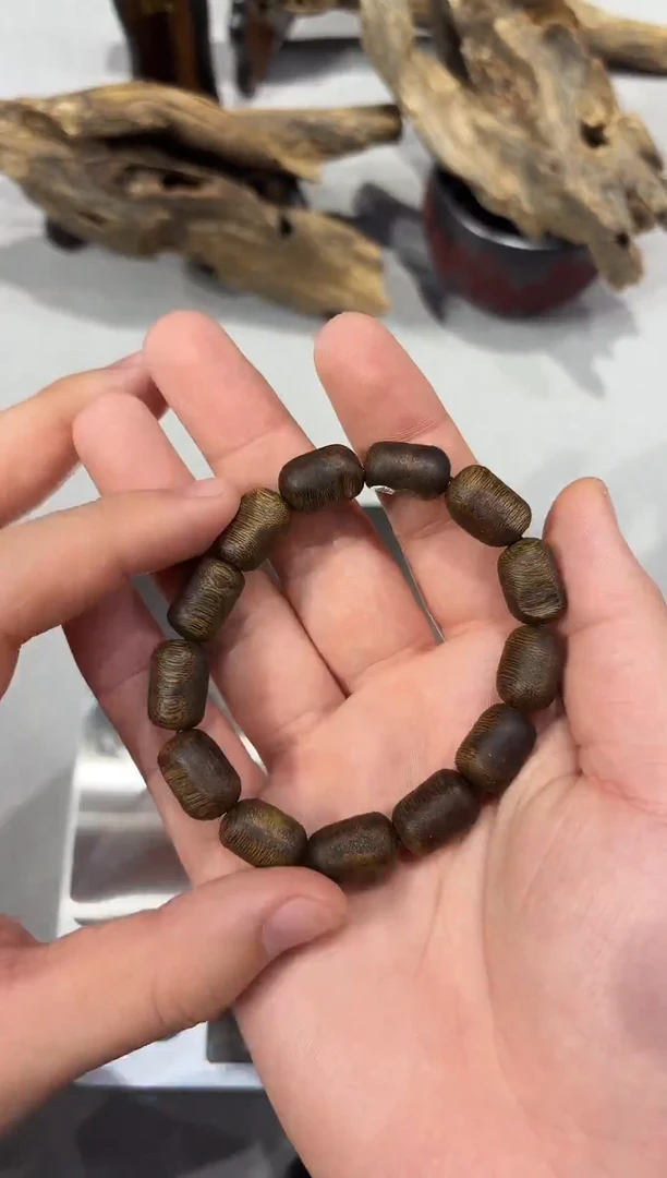 沉香手串留疤珠1.1尺寸天然沉香串